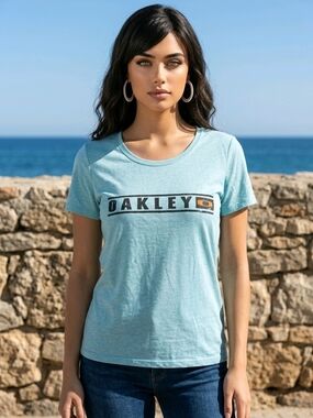 NWT Oakley Women's Logo Short Sleeve Graphic Tee